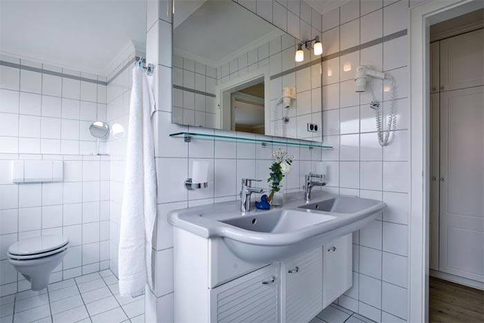 Appartement-Vermietung Bals - Strandhaus Feldlerche - Westerstraße 9 | Wohnung 3 | Sylt | Wenningstedt, 3-Zimmer-OG-Wohnung für 4 Personen mit 2 Schlafzimmer, 2 Badezimmer, ca. 90 m2