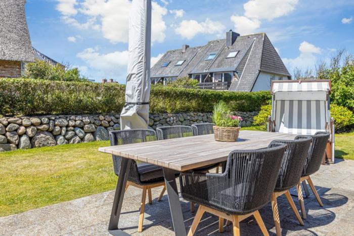 Appartement-Vermietung Bals - Beachhouse - Seestraße 16b | Sylt | Wenningstedt, Reetdachhaus für 6 Personen mit 3 Schlafzimmer, 2 Badezimmer, Gäste WC, ca. 132 m2