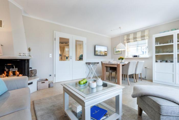 Appartement-Vermietung Bals - Ferienhaus Meeresrauschen - Im Grund 18d | Sylt | Wenningstedt, Reetdachhaus für 2 Personen mit 1 Schlafzimmer, 2 Badezimmer, Gäste WC, ca. 135 m2