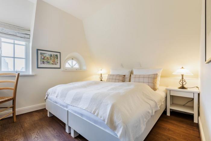 Appartement-Vermietung Bals - Lille Bamse - Im Grund 10a | Sylt | Wenningstedt, Reetdachhaus für 6 Personen mit 3 Schlafzimmer, 3 Badezimmer, ca. 140 m2