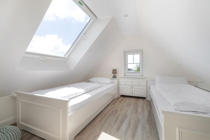 Appartement-Vermietung Bals -  - Hoogenkamp 32 | Wohnung 2 | Sylt | Westerland, 3-Zimmer-OG-Wohnung  | Maisonette für 4 Personen mit 2 Schlafzimmer, 1 Badezimmer, Gäste WC, ca. 77 m2