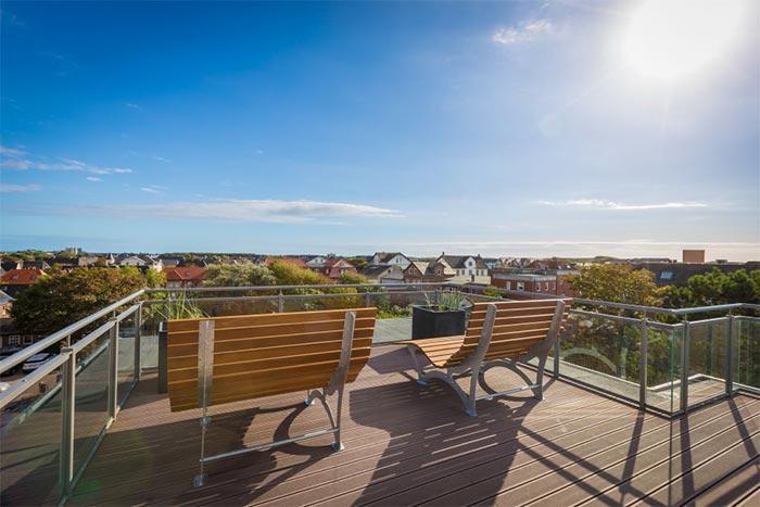 Appartement-Vermietung Bals - Wolke 7 - Maybachstraße 8a  | Wohnung 1 | Sylt | Westerland, 3-Zimmer-EG-Wohnung für 4 Personen mit 2 Schlafzimmer, 2 Badezimmer, ca. 83 m2, Garage, Fahrstuhl im Haus