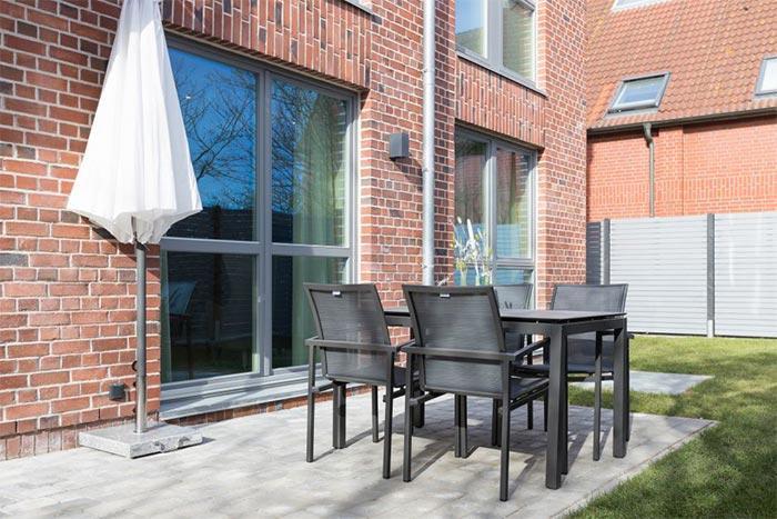 Appartement-Vermietung Bals - Wolke 7 - Maybachstraße 8a  | Wohnung 2 | Sylt | Westerland, 3-Zimmer-EG-Wohnung für 4 Personen mit 2 Schlafzimmer, 2 Badezimmer, ca. 94 m2, Garage, Fahrstuhl im Haus