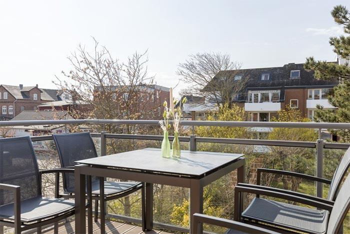 Appartement-Vermietung Bals - Wolke 7 - Maybachstraße 8a  | Wohnung 7 | Sylt | Westerland, 3-Zimmer-Wohnung im 2. OG für 4 Personen mit 2 Schlafzimmer, 2 Badezimmer, ca. 73 m2, Garage, Fahrstuhl im Haus