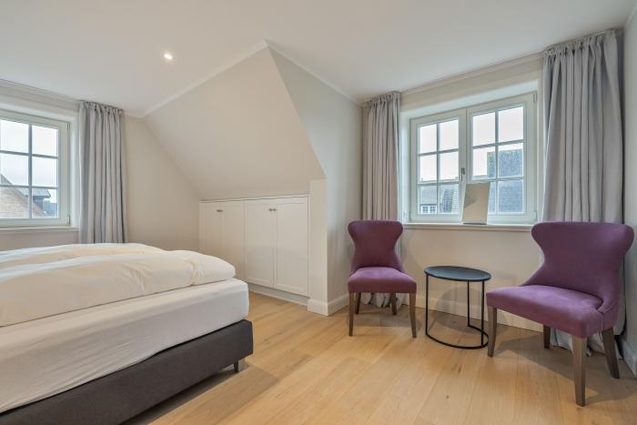 Appartement-Vermietung Bals -  - Westerlandstraße 13b | Sylt | Wenningstedt, Doppelhaushälfte für 6 Personen mit 3 Schlafzimmer, 3 Badezimmer, Gäste WC, ca. 170 m2