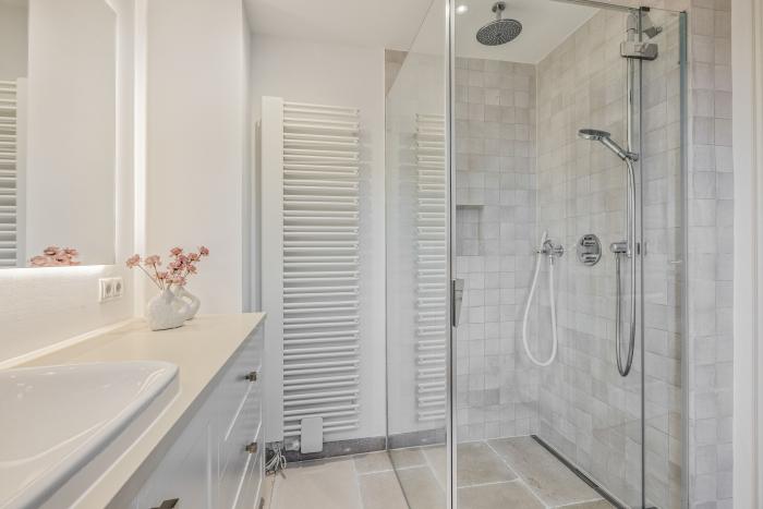 Appartement-Vermietung Bals -  - Westerlandstraße 13b | Sylt | Wenningstedt, Doppelhaushälfte für 6 Personen mit 3 Schlafzimmer, 3 Badezimmer, Gäste WC, ca. 170 m2