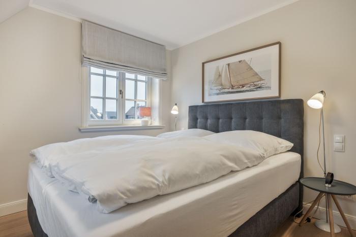 Appartement-Vermietung Bals -  - Westerlandstraße 13b | Sylt | Wenningstedt, Doppelhaushälfte für 6 Personen mit 3 Schlafzimmer, 3 Badezimmer, Gäste WC, ca. 170 m2