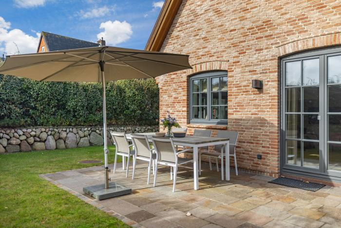 Appartement-Vermietung Bals -  - Westerlandstraße 13b | Sylt | Wenningstedt, Doppelhaushälfte für 6 Personen mit 3 Schlafzimmer, 3 Badezimmer, Gäste WC, ca. 170 m2