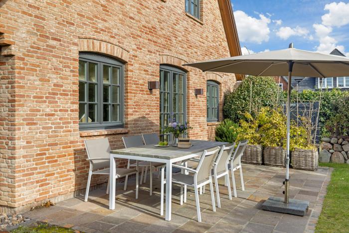 Appartement-Vermietung Bals -  - Westerlandstraße 13b | Sylt | Wenningstedt, Doppelhaushälfte für 6 Personen mit 3 Schlafzimmer, 3 Badezimmer, Gäste WC, ca. 170 m2