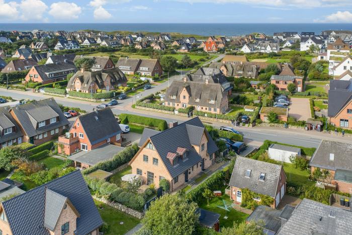 Appartement-Vermietung Bals -  - Westerlandstraße 13b | Sylt | Wenningstedt, Doppelhaushälfte für 6 Personen mit 3 Schlafzimmer, 3 Badezimmer, Gäste WC, ca. 170 m2