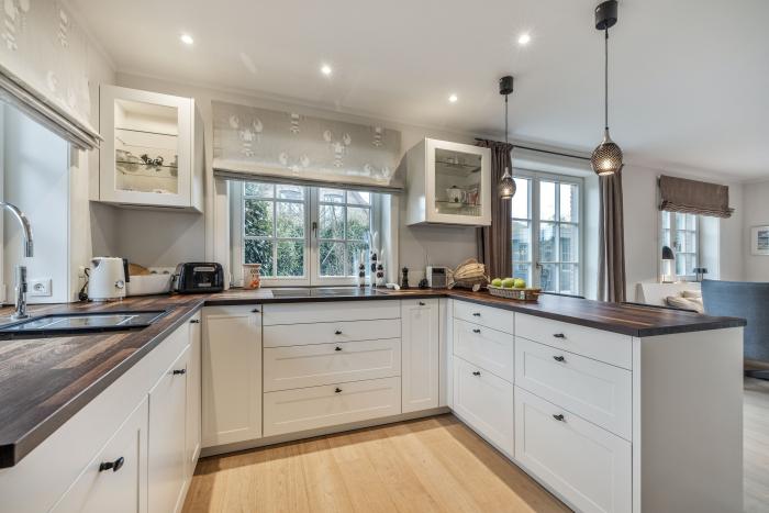 Appartement-Vermietung Bals -  - Westerlandstraße 13b | Sylt | Wenningstedt, Doppelhaushälfte für 6 Personen mit 3 Schlafzimmer, 3 Badezimmer, Gäste WC, ca. 170 m2