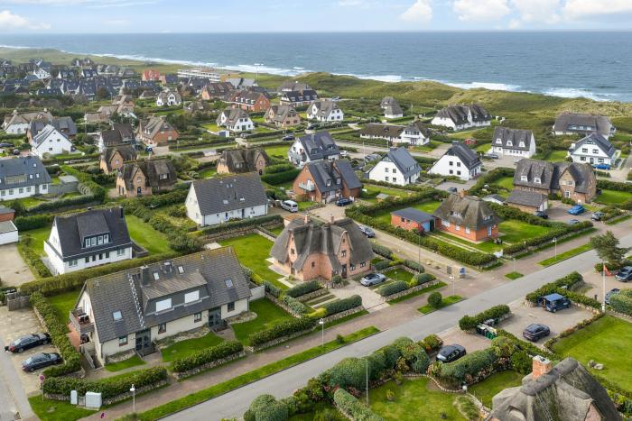 Appartement-Vermietung Bals - Klaar Kiming - Horsatal 15a | Sylt | Wenningstedt, Reetdachhaus für 6 Personen mit 3 Schlafzimmer, 2 Badezimmer, Gäste WC, ca. 160 m2, Grundstück ca. 550 m2