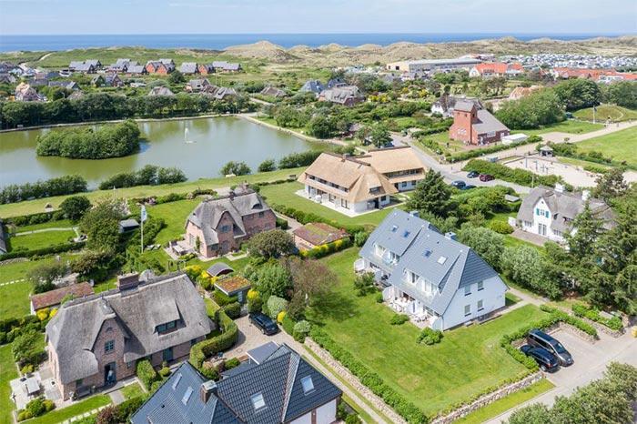 Appartement-Vermietung Bals - Haus Celia - Weidenstieg 4b | Sylt | Wenningstedt, Hausteil für 6 Personen mit 3 Schlafzimmer, 2 Badezimmer, ca. 110 m2