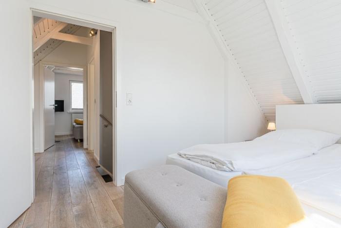 Appartement-Vermietung Bals - ZwischenRaum - Gaadt 19a | Sylt | Westerland, Freistehendes Haus für 6 Personen mit 3 Schlafzimmer, 3 Badezimmer, ca. 130 m2