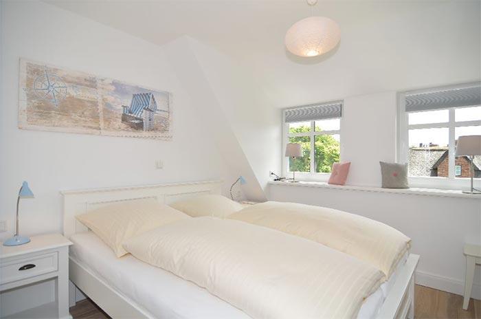 Appartement-Vermietung Bals -  - Bastianstraße 5c | Sylt | Westerland, Hausteil unter Reet für 3 Personen mit 2 Schlafzimmer, 1 Badezimmer, Gäste WC, ca. 69 m2