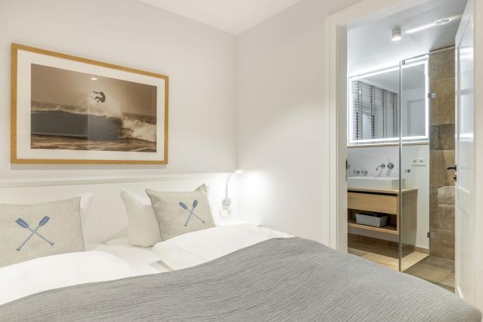Appartement-Vermietung Bals - Reethüs - Risgap 13a Heide | Sylt | Wenningstedt, Reetdachhaus für 4 Personen mit 2 Schlafzimmer, 3 Badezimmer, ca. 153 m2
