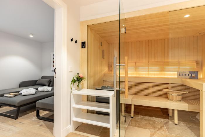 Appartement-Vermietung Bals - Reethüs - Risgap 13a Heide | Sylt | Wenningstedt, Reetdachhaus für 4 Personen mit 2 Schlafzimmer, 3 Badezimmer, ca. 153 m2