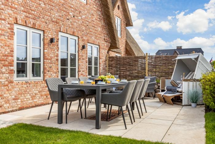 Appartement-Vermietung Bals - Reethüs - Risgap 13a Heide | Sylt | Wenningstedt, Reetdachhaus für 4 Personen mit 2 Schlafzimmer, 3 Badezimmer, ca. 153 m2