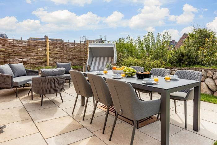 Appartement-Vermietung Bals - Reethüs - Risgap 13a Heide | Sylt | Wenningstedt, Reetdachhaus für 4 Personen mit 2 Schlafzimmer, 3 Badezimmer, ca. 153 m2