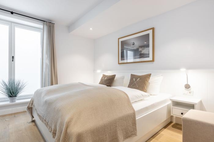 Appartement-Vermietung Bals - Reethüs - Risgap 13b Düne | Sylt | Wenningstedt, Reetdachhaus für 4 Personen mit 2 Schlafzimmer, 3 Badezimmer, Gäste WC, ca. 185 m2