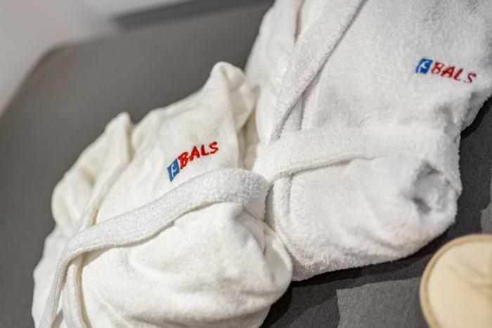 Appartement-Vermietung Bals - Reethüs - Risgap 13b Düne | Sylt | Wenningstedt, Reetdachhaus für 4 Personen mit 2 Schlafzimmer, 3 Badezimmer, Gäste WC, ca. 185 m2