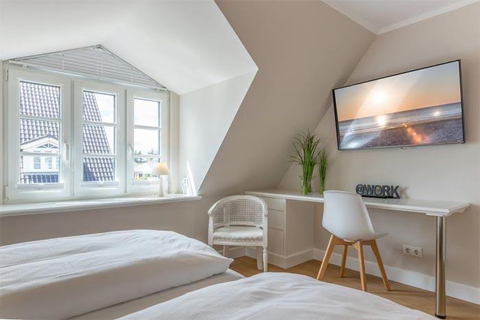 Appartement-Vermietung Bals - Sylter Quartier - Hoyerweg 10c | Haus 6.2 Seestern | Sylt | Westerland, Hausteil für 6 Personen mit 3 Schlafzimmer, 2 Badezimmer, Gäste WC, ca. 97 m2, Grundstück ca. 185 m2