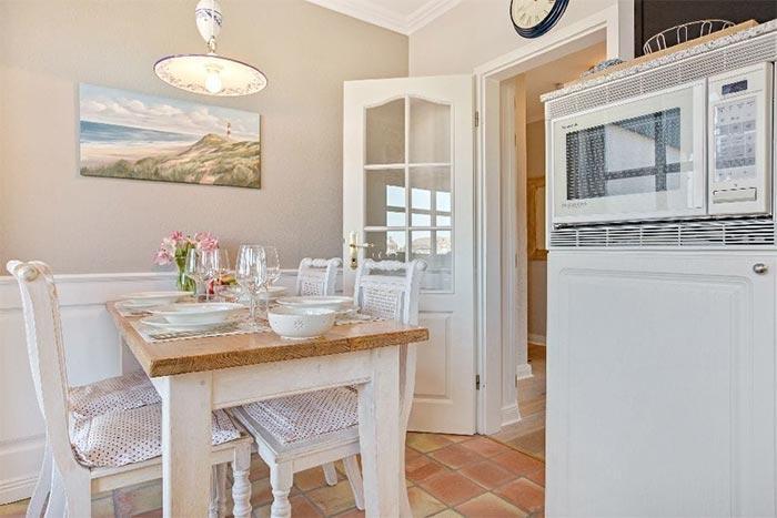 Appartement-Vermietung Bals - Haus Atlantik - Strandstraße 17 | Wohnung 26 | Sylt | Wenningstedt, 3-Zimmer-OG-Wohnung  | Maisonette für 4 Personen mit 2 Schlafzimmer, 2 Badezimmer, ca. 78 m2