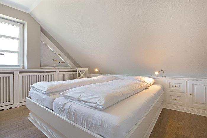Appartement-Vermietung Bals - Haus Atlantik - Strandstraße 17 | Wohnung 26 | Sylt | Wenningstedt, 3-Zimmer-OG-Wohnung  | Maisonette für 4 Personen mit 2 Schlafzimmer, 2 Badezimmer, ca. 78 m2
