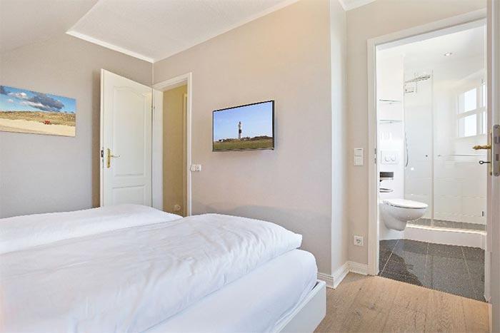 Appartement-Vermietung Bals - Haus Atlantik - Strandstraße 17 | Wohnung 26 | Sylt | Wenningstedt, 3-Zimmer-OG-Wohnung  | Maisonette für 4 Personen mit 2 Schlafzimmer, 2 Badezimmer, ca. 78 m2
