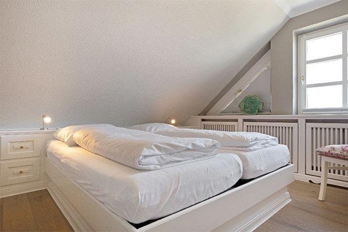 Appartement-Vermietung Bals - Haus Atlantik - Strandstraße 17 | Wohnung 26 | Sylt | Wenningstedt, 3-Zimmer-OG-Wohnung  | Maisonette für 4 Personen mit 2 Schlafzimmer, 2 Badezimmer, ca. 78 m2