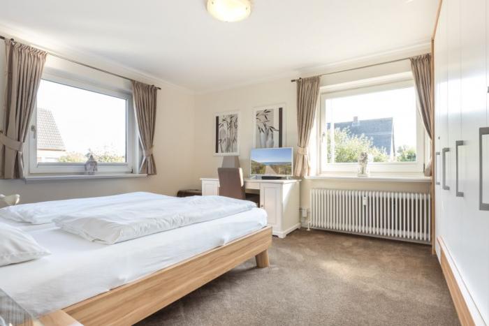 Appartement-Vermietung Bals -  - Apenrader Straße 19 | Wohnung 1 | Sylt | Westerland, 3-Zimmer-EG-Wohnung für 5 Personen mit 2 Schlafzimmer, 1 Badezimmer, Gäste WC, ca. 86 m2