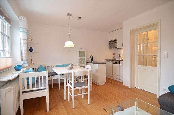 Appartement-Vermietung Bals - Haus Sonnenwinkel - Wenningstedter Weg 45 | Sylt | Westerland, Doppelhaushälfte für 4 Personen mit 2 Schlafzimmer, 1 Badezimmer, Gäste WC, ca. 89 m2