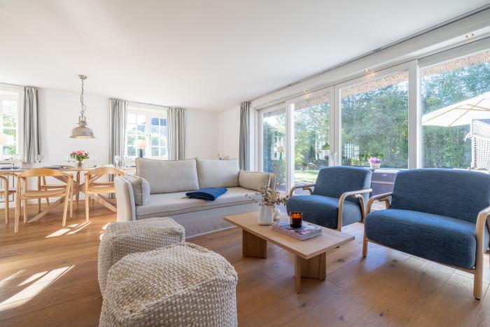 Appartement-Vermietung Bals -  - Westerhörn 13 | Sylt | Keitum, Reetdachhaus für 6 Personen mit 3 Schlafzimmer, 3 Badezimmer, Gäste WC, ca. 210 m2, Grundstück ca. 720 m2