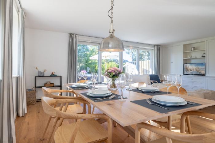 Appartement-Vermietung Bals -  - Westerhörn 13 | Sylt | Keitum, Reetdachhaus für 6 Personen mit 3 Schlafzimmer, 3 Badezimmer, Gäste WC, ca. 210 m2, Grundstück ca. 720 m2