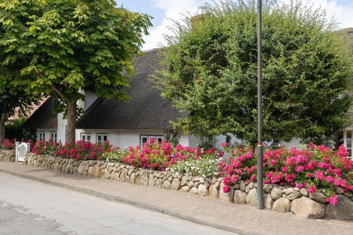 Appartement-Vermietung Bals - Friesenhaus Erika - Westerhörn 6 | Sylt | Keitum, Reetdachhaus für 5 Personen mit 3 Schlafzimmer, 2 Badezimmer, Gäste WC, ca. 110 m2