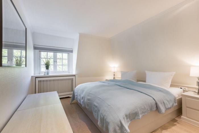 Appartement-Vermietung Bals - Friesenhaus Erika - Westerhörn 6 | Wohnung 1 | Sylt | Keitum, 2-Zimmer-OG-Wohnung unter Reet für 2 Personen mit 1 Schlafzimmer, 1 Badezimmer, ca. 45 m2