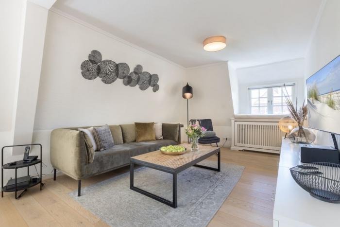 Appartement-Vermietung Bals - Friesenhaus Erika - Westerhörn 6 | Wohnung 1 | Sylt | Keitum, 2-Zimmer-OG-Wohnung unter Reet für 2 Personen mit 1 Schlafzimmer, 1 Badezimmer, ca. 45 m2