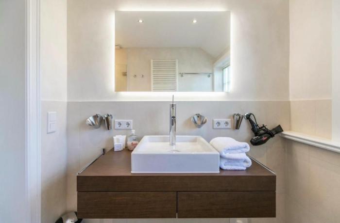 Appartement-Vermietung Bals -  - Am Tipkenhoog 4a | 3 Konstantin | Sylt | Keitum, 3-Zimmer-OG-Wohnung für 4 Personen mit 2 Schlafzimmer, 1 Badezimmer, ca. 100 m2