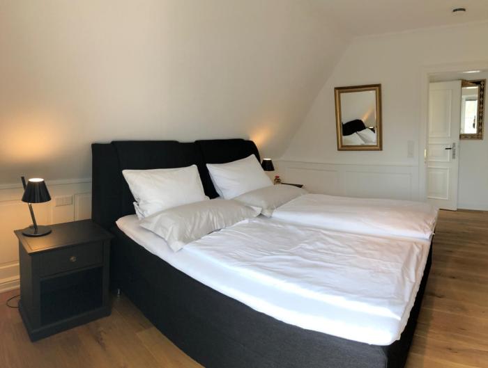 Appartement-Vermietung Bals -  - Am Tipkenhoog 4a | 3 Konstantin | Sylt | Keitum, 3-Zimmer-OG-Wohnung für 4 Personen mit 2 Schlafzimmer, 1 Badezimmer, ca. 100 m2