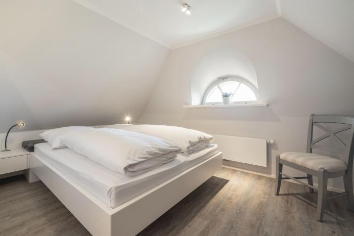 Appartement-Vermietung Bals -  - Klenterdeel 3e | Sylt | Keitum, Hausteil unter Reet für 6 Personen mit 3 Schlafzimmer, 2 Badezimmer, Gäste WC, ca. 150 m2