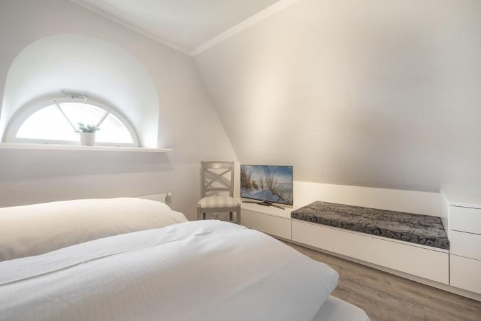 Appartement-Vermietung Bals -  - Klenterdeel 3e | Sylt | Keitum, Hausteil unter Reet für 6 Personen mit 3 Schlafzimmer, 2 Badezimmer, Gäste WC, ca. 150 m2