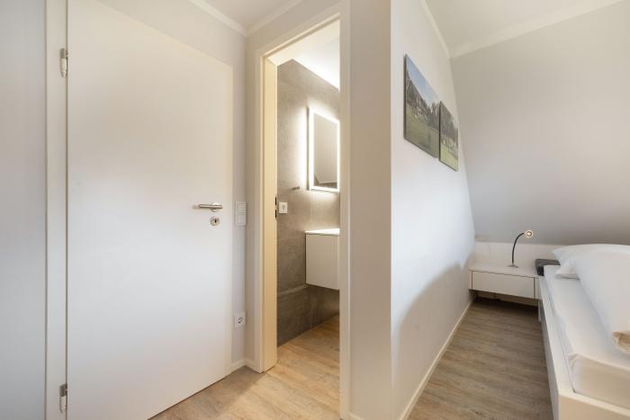 Appartement-Vermietung Bals -  - Klenterdeel 3e | Sylt | Keitum, Hausteil unter Reet für 6 Personen mit 3 Schlafzimmer, 2 Badezimmer, Gäste WC, ca. 150 m2
