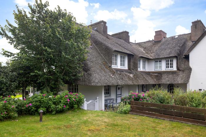 Appartement-Vermietung Bals -  - Klenterdeel 3e | Sylt | Keitum, Hausteil unter Reet für 6 Personen mit 3 Schlafzimmer, 2 Badezimmer, Gäste WC, ca. 150 m2