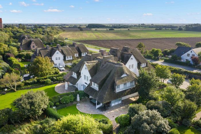 Appartement-Vermietung Bals -  - Klenterdeel 3e | Sylt | Keitum, Hausteil unter Reet für 6 Personen mit 3 Schlafzimmer, 2 Badezimmer, Gäste WC, ca. 150 m2