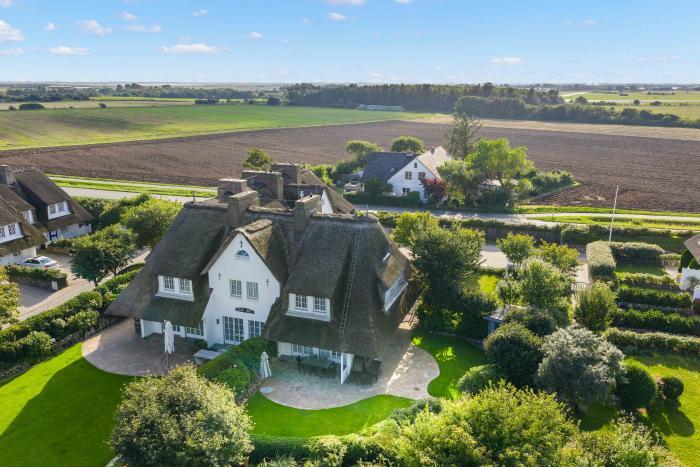 Appartement-Vermietung Bals -  - Klenterdeel 3e | Sylt | Keitum, Hausteil unter Reet für 6 Personen mit 3 Schlafzimmer, 2 Badezimmer, Gäste WC, ca. 150 m2