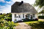 Appartement-Vermietung Bals - Haus Agi - Friesische Straße 48 | Sylt | Westerland, Freistehendes Haus für 4 Personen mit 2 Schlafzimmer, 1 Badezimmer, Gäste WC, ca. 83 m2, Grundstück ca. 400 m2