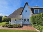 Appartement-Vermietung Bals -  - Esling-Wung 9 | Sylt | Kampen, Reetdachhaus für 4 Personen mit 2 Schlafzimmer, 2 Badezimmer, Gäste WC, ca. 130 m2