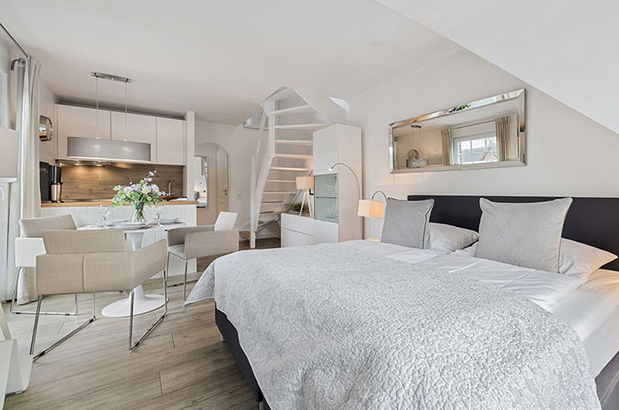 Appartement-Vermietung Bals -  - Kolberger Straße 22 | Wohnung 8 | Sylt | Westerland,  | Maisonette für 2 Personen, 1 Wohn-/Schlafzimmer, 1 Badezimmer, ca. 44 m2