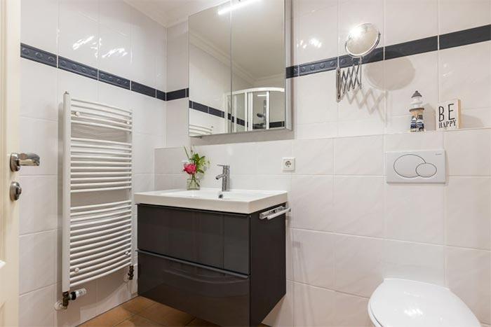 Appartement-Vermietung Bals - Haus Elaine - Bomhoffstraße 13 | Wohnung 16 | Sylt | Westerland, 2-Zimmer-EG-Wohnung für 2 Personen mit 1 Schlafzimmer, 1 Badezimmer, ca. 60 m2, Garage