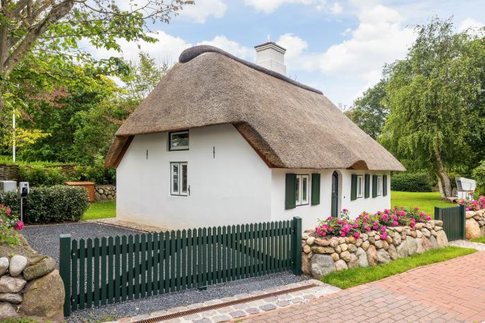 Freistehendes Reetdachhaus - Sylt, Mühlenweg 4 Freistehendes Reetdachhaus - Sylt, Mühlenweg 4